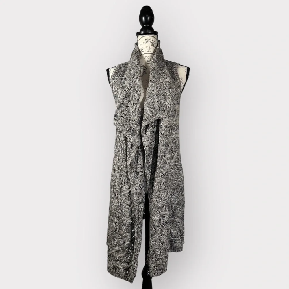 Artisan NY, Sleeveless Cardigan, Size Small